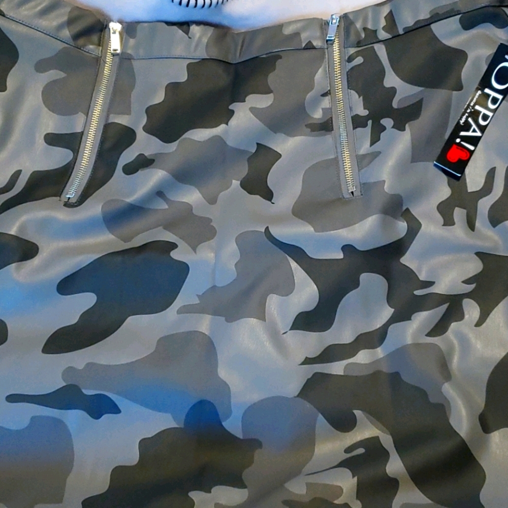 Cameo mini skirt size 3X NWOT